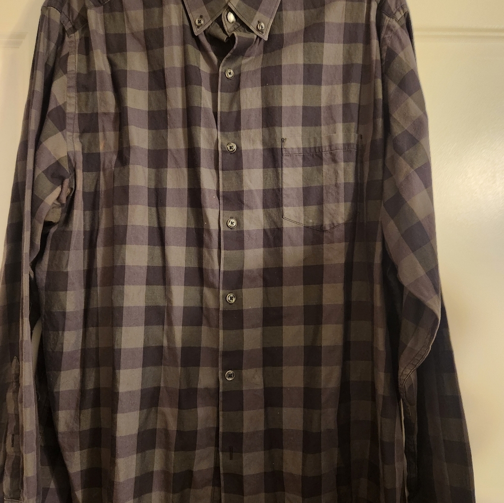 Mens collared long sleeve button down shirt.  Brushed cotton.black and gray plai